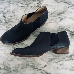 Paul Green Black leather elastic side booties Size 7-1/2 PG sizing 10 US